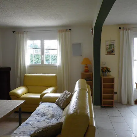 Apartment Avec Jardin A *